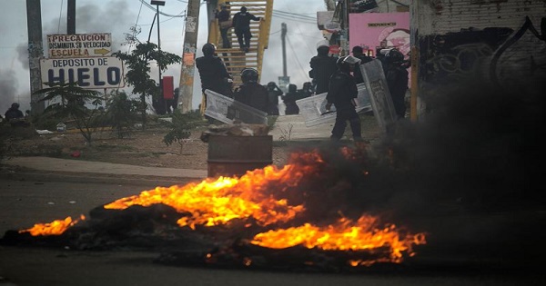 Burning tires and barricades in Oaxaca during clashes between police and striking teachers, June 20, 2016.