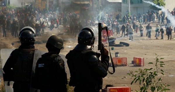 Armed riot police attack striking teachers in the town of Nochixtlan, Oaxaca, June 19, 2016.