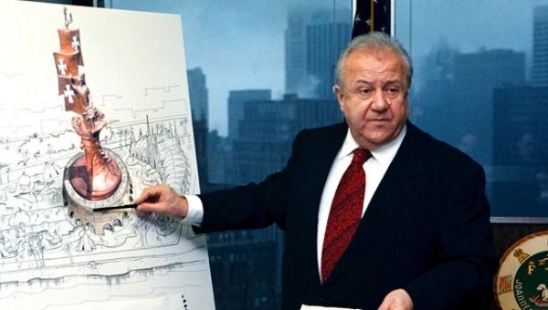 Zurab Tsereteli with plans for his sculpture in 1999