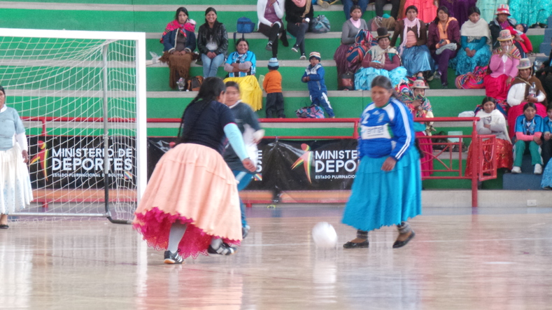 Bolivia's cholitas have held their first ever all female soccer tournament.
