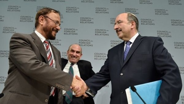 Israel's Foreign Ministry Director-General Gold and former Saudi general Eshki at an event in Washington D.C. in 2015.