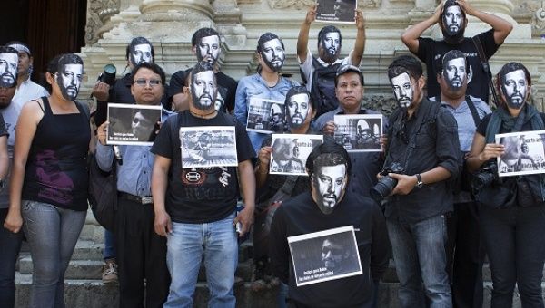 Mexican protesters wear Ruben Espinosa masks, a Mexican journalist who was killed while in hiding, during a demonstration against impunity in Oaxaca, Mexico, August 2, 2015.