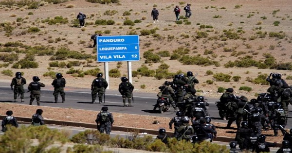 Riot policemen gather at a blocked main highway during a right-wing protest against Bolivia's President Evo Morales' government policies, in Panduro south of La Paz, Bolivia, August 25, 2016.