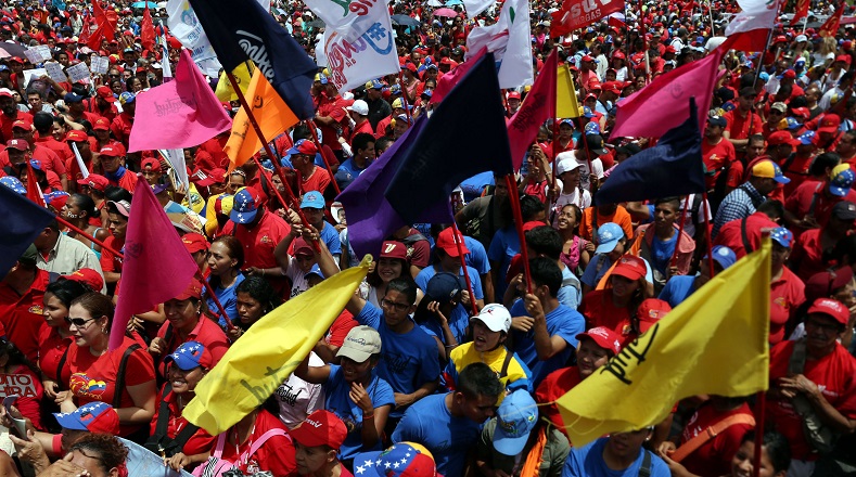 Chavistas waved signs with messages declaring their allegiance to the Maduro government. 