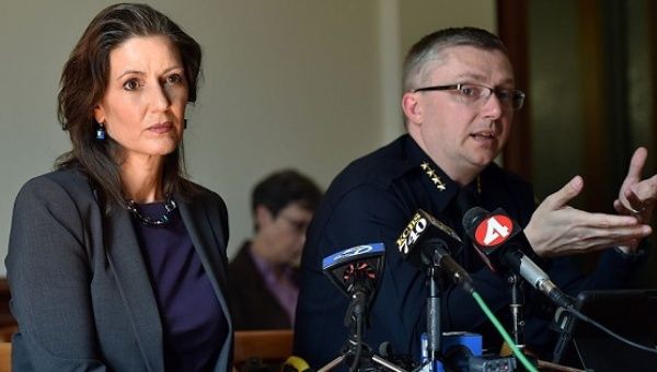 Oakland Mayor Libby Schaaf (L) and former police chief Sean Whent (R) earlier this year. 