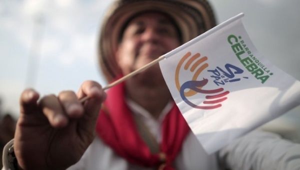 A citizen participates in a major demonstration in favor of the peace agreement, in Barranquilla, Colombia, Sept. 27, 2016.