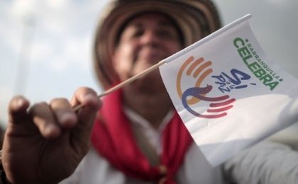 A citizen participates in a major demonstration in favor of the peace agreement, in Barranquilla, Colombia, Sept. 27, 2016.