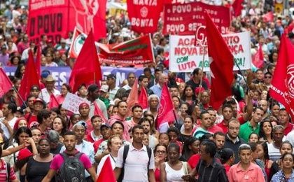 Members of trade unions and social movements, including the MST, involved in a march in defense of the government of Dilma Rousseff, in the city of Sao Paulo. 