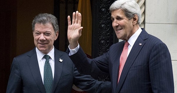 Colombian President Juan Manuel Santos with U.S. Secretary of State John Kerry in October 2015.