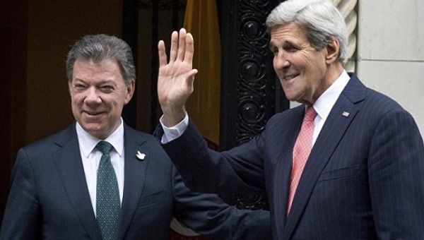 Colombian President Juan Manuel Santos with U.S. Secretary of State John Kerry in October 2015. 