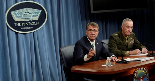 U.S. Secretary of Defense Ash Carter (L) and Chairman of the Joint Chiefs of Staff General Joseph F. Dunford hold a joint news conference at the Pentagon in Washington, U.S. July 25, 2016.