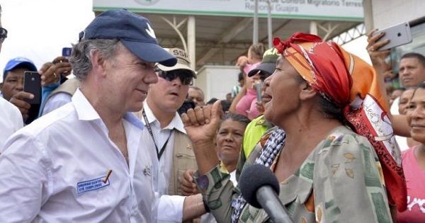 Colombia's President Juan Manuel Santos (L) greets a Wayuu Indigenous woman in La Guajira.