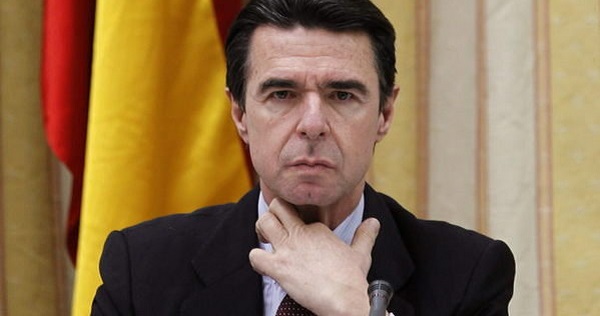 Spain's Industry Minister Jose Manuel Soria announced his resignation Friday, effective immediately.