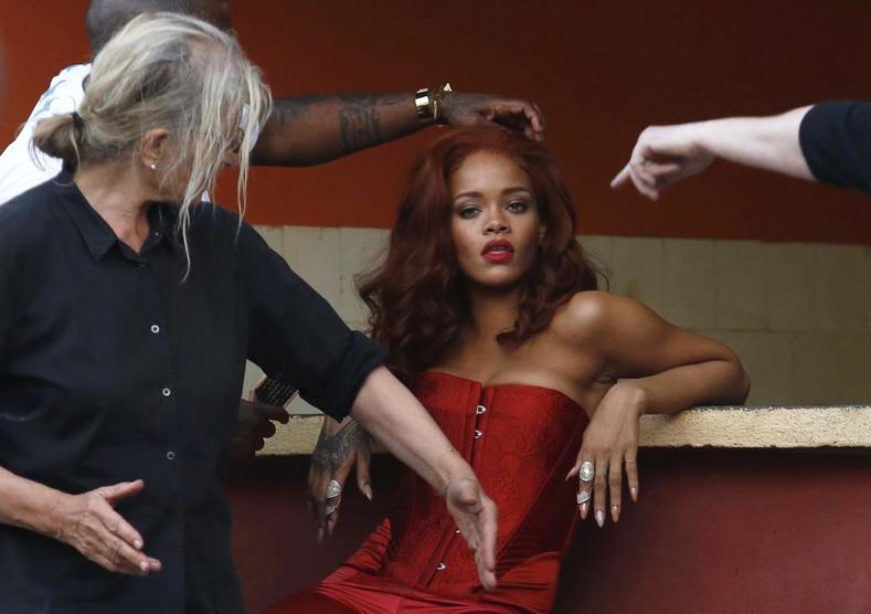 Rihanna prepares for a photoshoot with photographer Annie Leibovitz in Havana May 28, 2015.