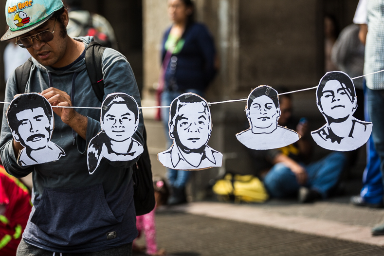 Various social organizations and families of victims marched this week in Mexico City against enforced disappearances and abductions. Their demands focused on ending impunity and investigating public servants accused of the crime.