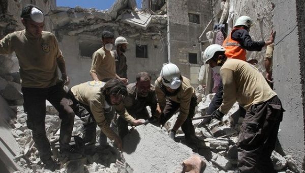 Civil defense members search for survivors under the rubble at a site hit by airstrikes in the rebel-controlled town of Ariha in Idlib province, Syria, September 17, 2016.