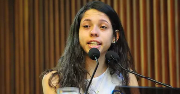 Ana Julia Ribeiro speaks to the Commission for Human Rights in the Parana state Senate.