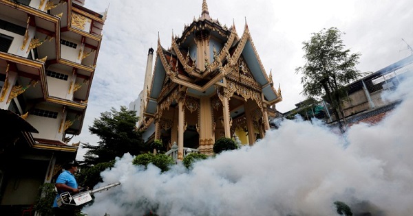 A city worker fumigates the area to control the spread of mosquitoes at a temple in Bangkok, Thailand, Sept. 14, 2016.