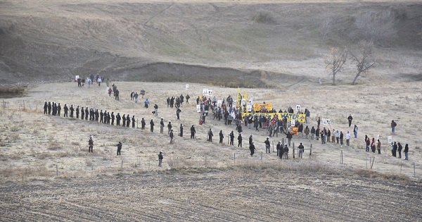 Protesters are confronted by police near the Dakota Access pipeline at a construction site in North Dakota, Oct. 22, 2016.