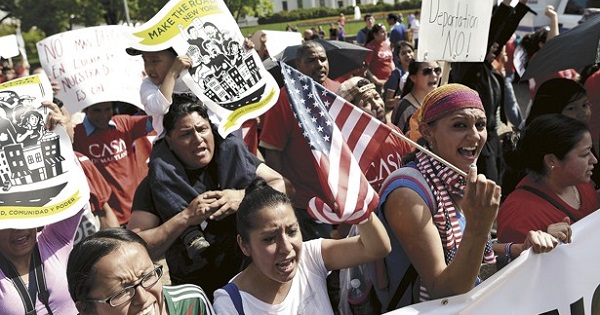 Demonstrators march near the White House in Washington, D.C., on May 1, 2014 to protest against deportations of undocumented people.