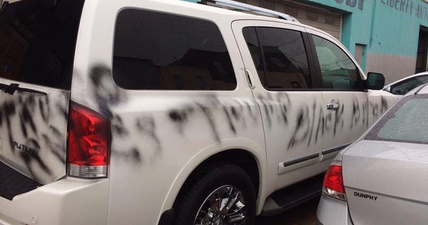 A woman denounced her car was tagged with 