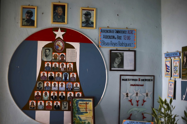 A veterans association pays tribute to Cuba's late President Fidel Castro (top, C) and other Cuban officials in Sancti Spiritus, Cuba, Nov. 30, 2016.