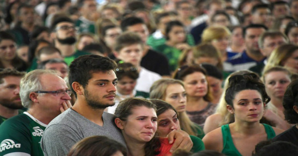 People attend a mass in memoriam of the players of Brazilian team Chapecoense Real in Chapeco, in the southern Brazilian state of Santa Catarina, on November 29, 2016.