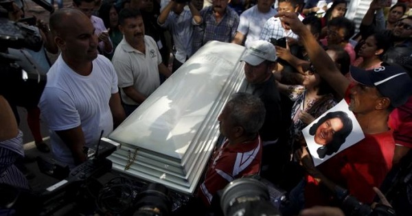 Friends and supporters carry the coffin of slain environmental rights activist Berta Caceres after her body was released from the morgue in Tegucigalpa, Honduras, March 3, 2016.