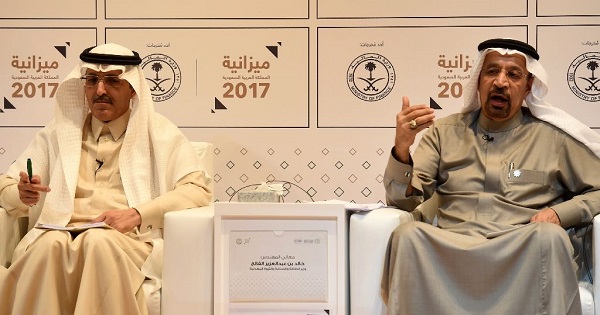 Saudi Finance Minister Mohammed Al-Jadaan (L) and Minister of Energy, Industrial and Mineral Resources Khalid Al-Falih (R)