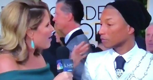 Journalist Jenna Bush speaks to Pharrell Williams at the Golden Globes.