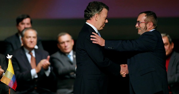 President Juan Manuel Santos and FARC leader, Rodrigo Londoño, known as Timochenko, signed the new peace agreement in 2016.
