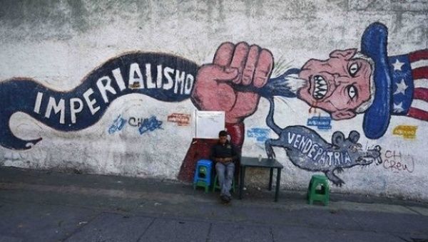 Anti-imperialist graffiti in Caracas