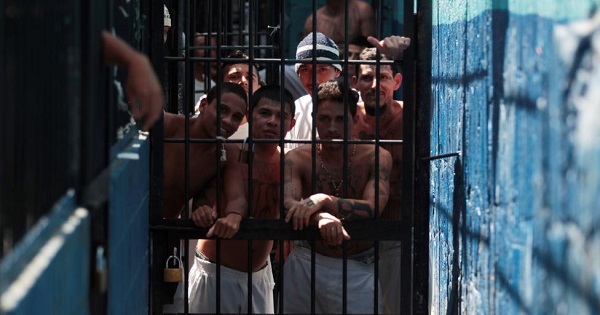 Imprisoned members of the Barrio 18 gang