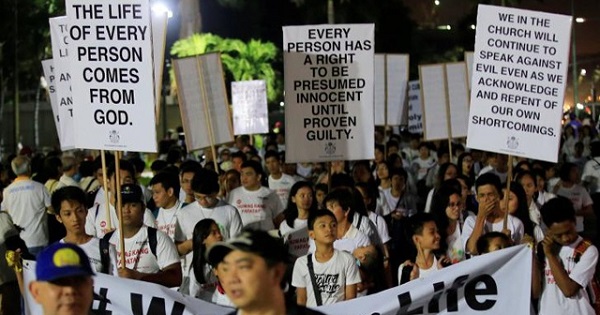 Participants join a 'procession' against plans to reinstitute the death penalty and intensify the drug war during in Manila, Philippines, Feb. 18, 2017.