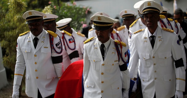 Members of the National Palace General Security Unit carry the coffin of former President Rene Preval at the vigil in Port-au-Prince, Haiti, March 10, 2017.