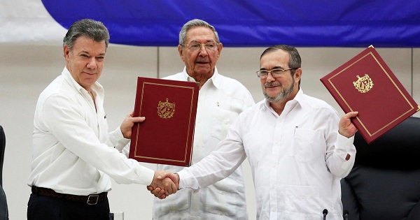 Colombian President Juan Manuel Santos, Cuban President Raul Castro, and FARC leader Rodrigo Londono 