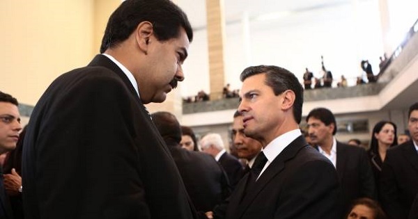 Venezuelan President Nicolas Maduro (L) and Mexican President Enrique Peña Nieto (R)