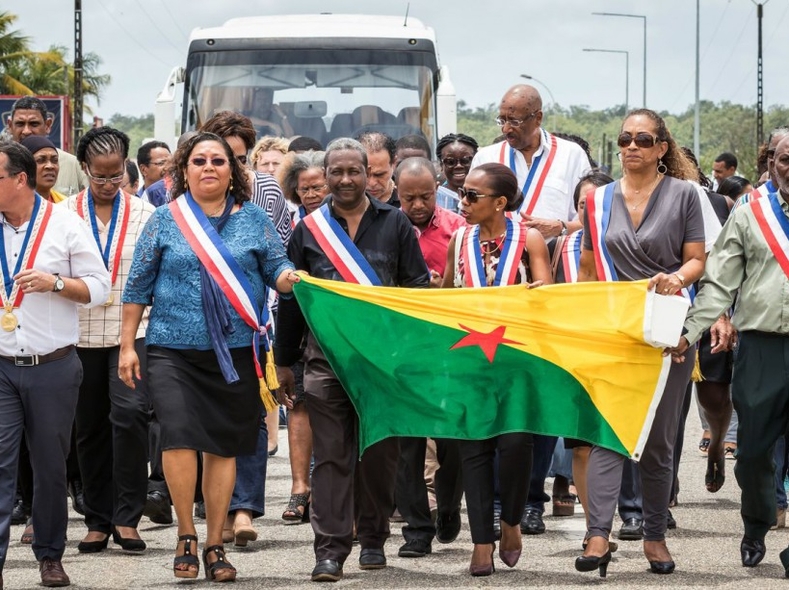 On Saturday, the mayors of Guiana participated in a march to support the regional strike launched by the workers' unions and collective groups in Kourou, French Guiana.