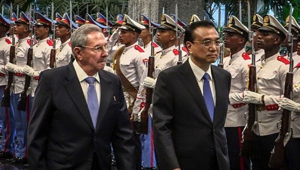  Cuban president Raul Castro (L) meets with Chinese Premier Li Keqiang (L) in Havana. Sept 2016