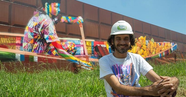Famed Brazilian graffiti artist Eduardo Kobra poses in front of his mural in Sao Paulo, set to be the world's largest, March 31, 2017.