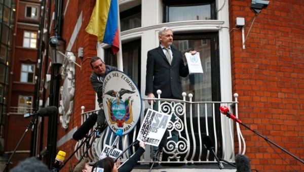 WikiLeaks founder Julian Assange holds a copy of a U.N. ruling as he makes a speech from the balcony of the Ecuadorian Embassy, London, U.K., Feb. 2016. 
