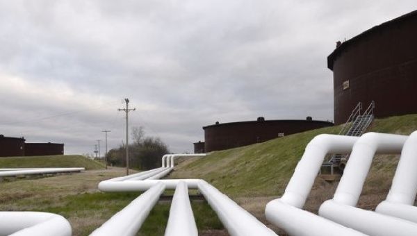 Kinder Morgan sells 50 pct stake in Ohio pipeline to PE firm.
