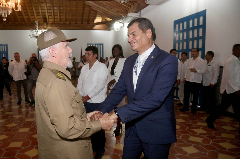 At the award ceremony, Correa greeted former Cuban comandante Ramiro Valdés. 