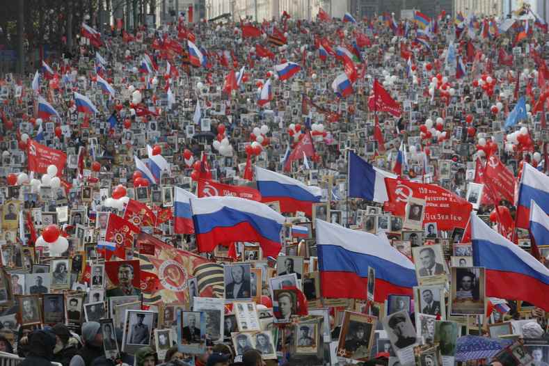 People carry flags and pictures of World War Two soldiers as they take part in the Immortal Regiment march during the Victory Day celebrations, marking the 72nd anniversary of the victory over Nazi Germany in World War Two, in central Moscow, Russia, May 9, 2017. 