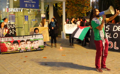 Students, representatives of various organizations gathered in several plazas in Santiago to support the Palestine prisoners.