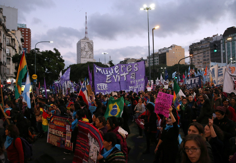  People march during a protest against femicides and violence against women, in Buenos Aires, Argentina, June 3, 2017.