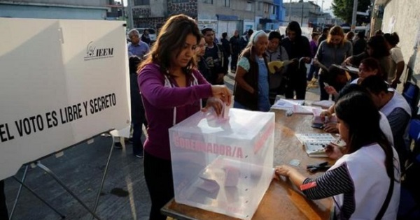 A woman casts her vote for governor of the State of Mexico at a polling station in Nezahualcoyotl, Mexico June 4, 2017.