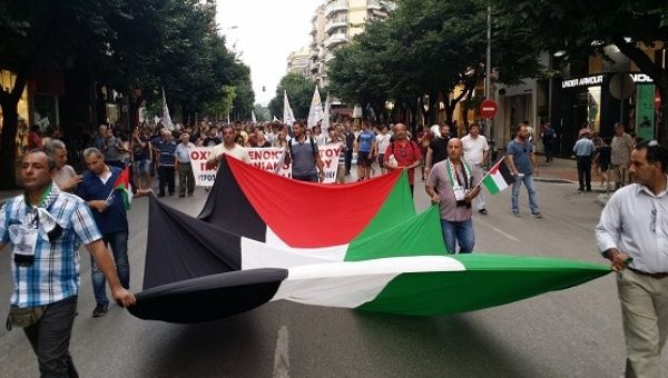 A large Palestinian flag leads the demonstration against the visit of Prime Minister Netanyahu in Thessaloniki. 