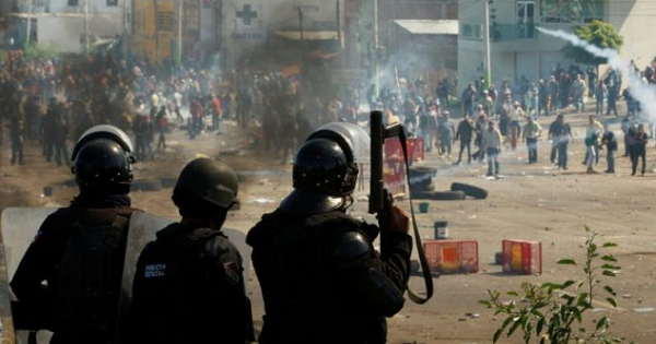 Archive photo of the police clash with teachers on strike in Nochixtlan, Oaxaca.