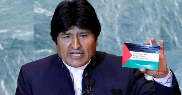 A consistent supporter of Palestinian self-determination, Bolivian President Evo Morales holds up a Palestinian flag.